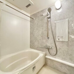 浴室乾燥機付きでゆったりとした浴室風呂